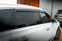 Audi Q7 2015–2026 Windabweiser mit Chromleisten (4 Stk, HIC) Foto 3