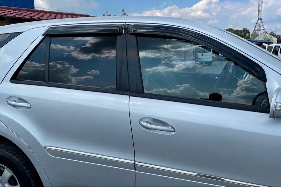 Mercedes ML W164 2005-2011 Windabweiser (4 Stk, HIC) Foto 8