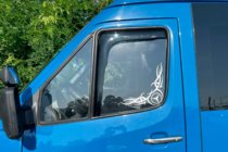 Mercedes Sprinter W901/902/903/904/905 1995–2006 Windabweiser zum Einstecken (2 Stk, HIC) Foto 2