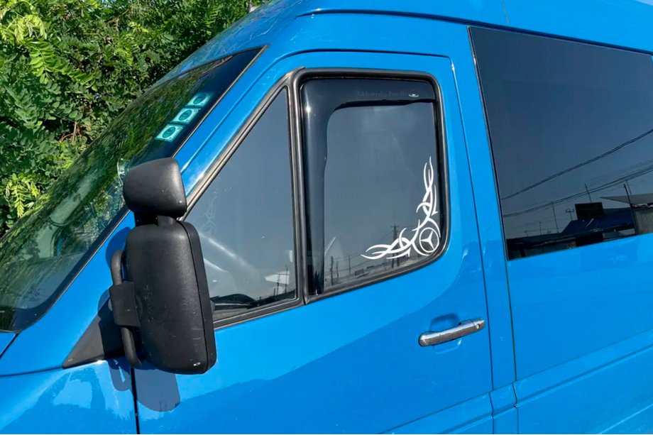 Mercedes Sprinter W901/902/903/904/905 1995–2006 Windabweiser zum Einstecken (2 Stk, HIC) Image