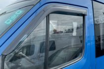 Mercedes Sprinter W901/902/903/904/905 1995–2006 Windabweiser (2 Stk, HIC) Foto 1