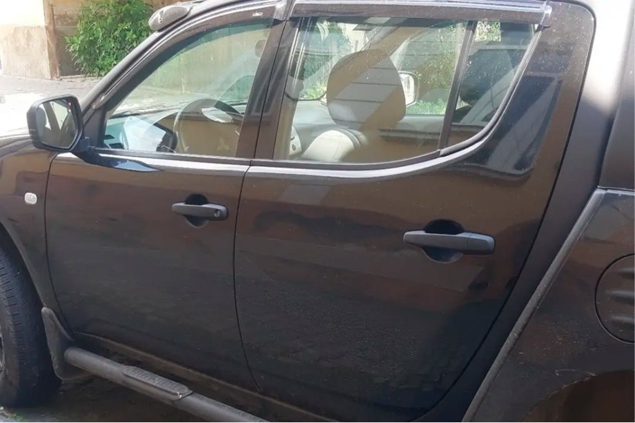 Mitsubishi L200 2006-2015 Windabweiser (4 Stk, HIC) Image