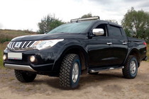 Mitsubishi L200 2015-2024 Windabweiser (4 Stk, HIC) Foto 1
