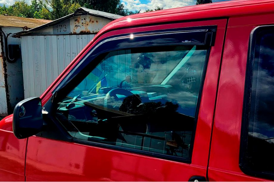 Volkswagen T4 Caravelle/Multivan 1990–2003 Windabweiser (2 Stk, HIC) Image