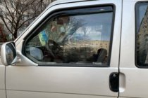 Volkswagen T4 Caravelle/Multivan 1990–2003 Windabweiser zum Einstecken (2 Stk, HIC) Foto 2