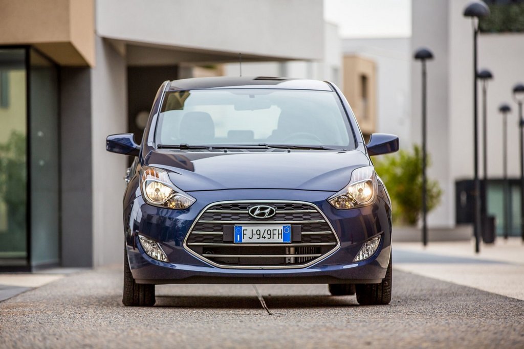 Überprüfung des aktualisierten Microvan Hyundai ix20