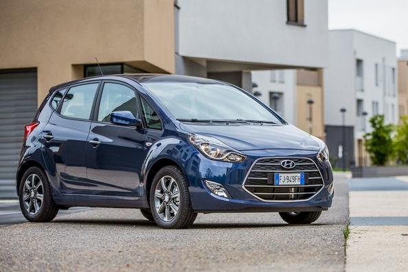 Überprüfung des aktualisierten Microvan Hyundai ix20