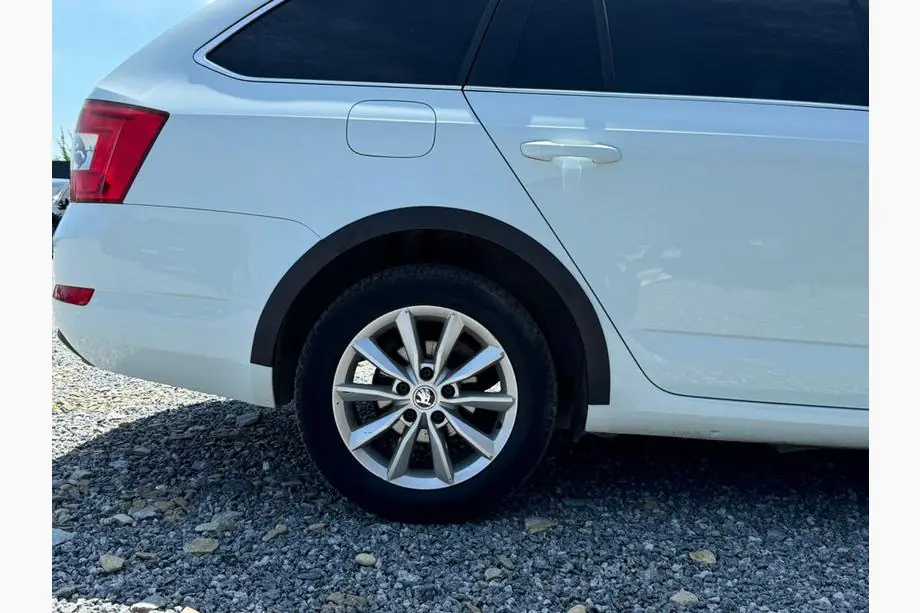 Skoda Octavia III A7 2013-2019 Radlaufverbreiterungen SW 2013-2016 (4 Stk., schwarzes ABS) Image