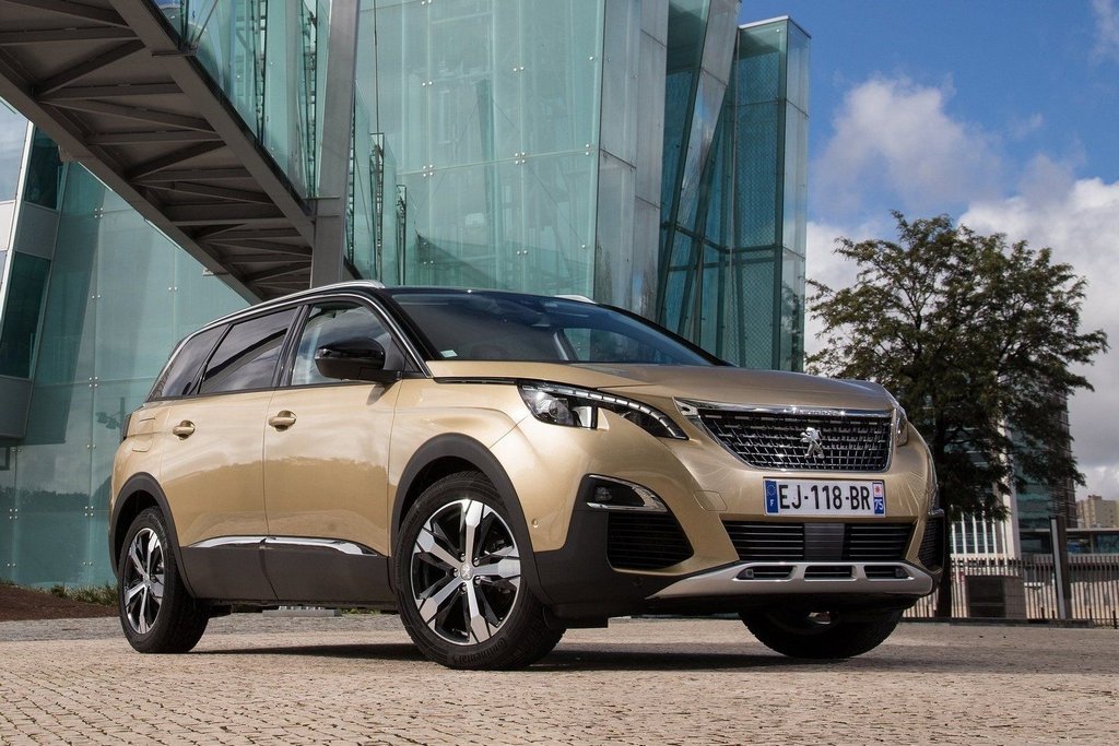 Übersicht Crossover Peugeot 5008 die zweite Generation