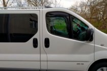 Renault Trafic 2001–2015 Windabweiser zum Einstecken (2 Stk, HIC) Foto 2
