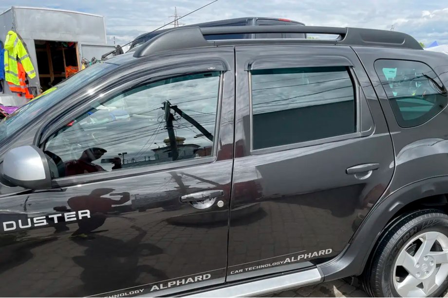 Dacia Duster 2008-2018 Windabweiser (4 Stk, HIC) Image