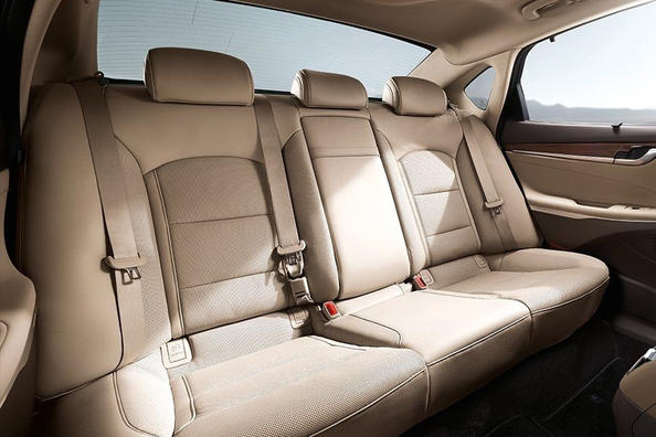 Die sechste Generation der Limousine Hyundai Grandeur Foto 8
