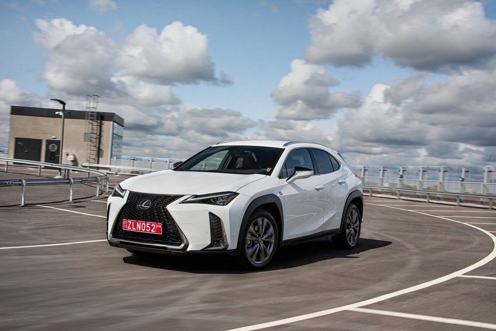 Premium Urban Crossover Lexus UX 200