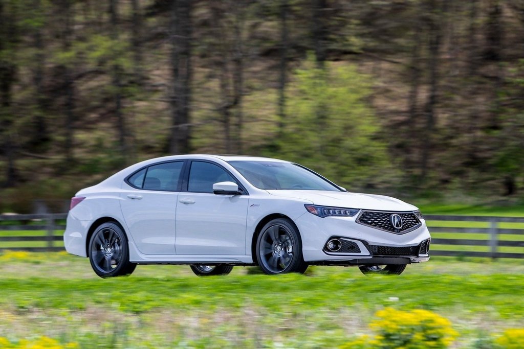 Die neu gestaltete Version der Limousine Acura TLX
