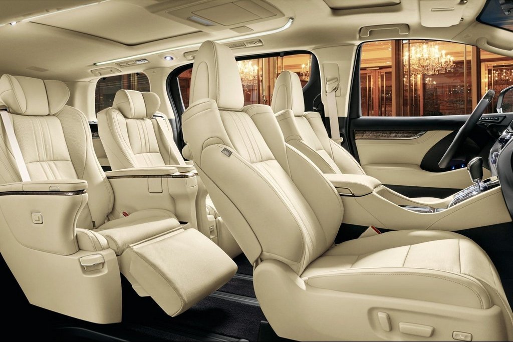 Full-size-Luxus-Minivan Toyota Alphard