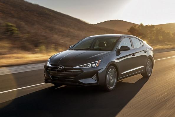 Kompakte Limousine Hyundai Elantra in aktualisierter Form