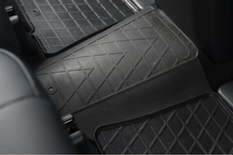 Toyota Land Cruiser Prado 150 2009-2023 Hintere Mittelsteg Gummimatte (Stingray Premium) Image