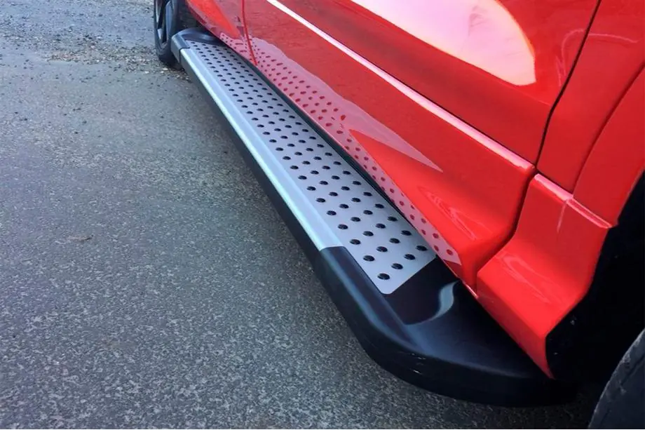 Skoda Karoq 2018- Trittbretter Allmond Grey (2 Stk., Alu) Image