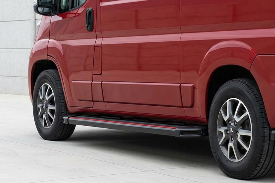 Citroen Jumper 2007-2025 Seitenschweller Maya Red (2 Stk., Aluminium) Mittlerer Radstand Image