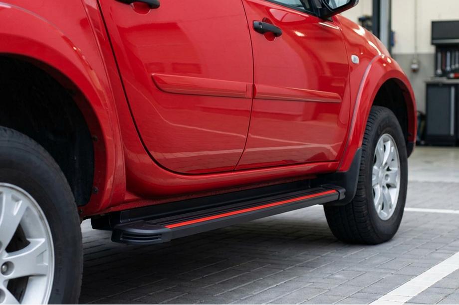 Fiat Fullback 2016- Seitenschweller Maya Red (2 Stk., Aluminium) Image