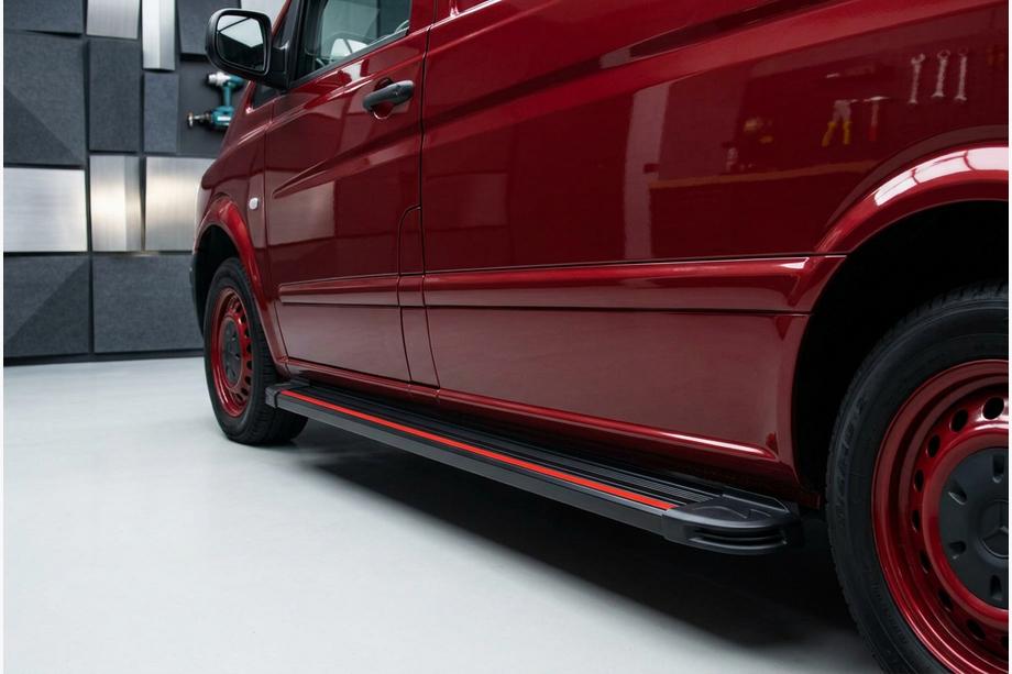 Mercedes Vito/V-class W447 2014- Trittbretter Maya Red-Black (2 Stk., Aluminium) Kurz und Mittel Image