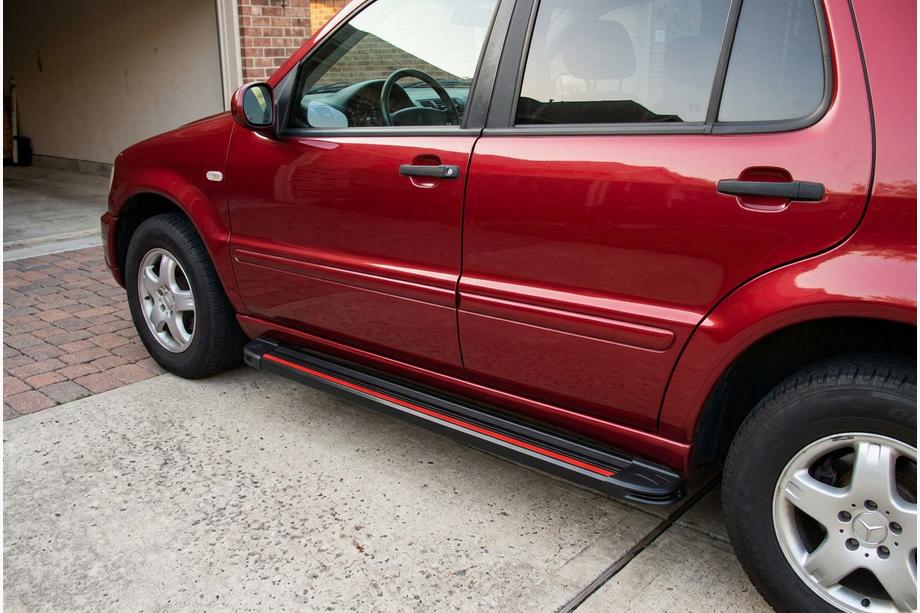 Mercedes ML W163 1997-2005 Seitenschweller Maya Red (2 Stk., Aluminium) Image