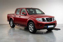 Nissan Navara 2006-2015 Seitenschweller Maya Red (2 Stk., Aluminium) Foto 1