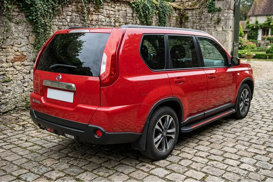 Nissan X-trail T31 2007-2014 Seitenschweller Maya Red (2 Stk., Aluminium) Image