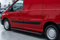 Peugeot Expert 2007-2016 Seitenschweller Maya Red (2 Stk., Aluminium) Kurzer Radstand Foto 1