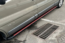 Renault Trafic 2015- Trittbretter Maya Red-Black (2 Stk., Aluminium) Foto 3