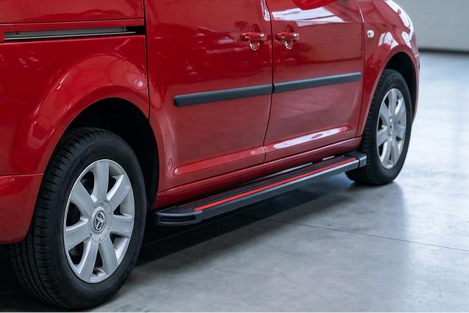Volkswagen Caddy 2010-2015 Seitenschweller Maya Red (2 Stk., Aluminium) Standardbasis Image