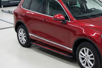 Volkswagen Touareg 2002–2010 Trittbretter Maya Red-Black (2 Stk., Aluminium) Foto 1