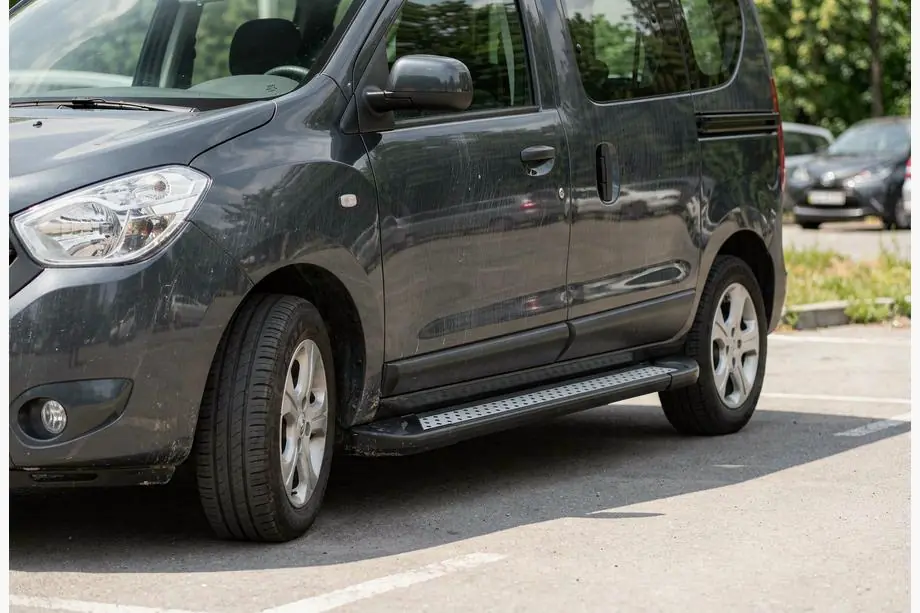 Dacia Dokker 2013-2022 Seitenschweller New Vision Black (2 Stk., Aluminium) Image