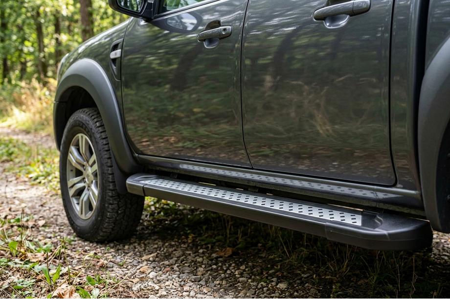 Ford Ranger 2007-2011 Seitenschweller New Vision Black (2 Stk., Aluminium) Image