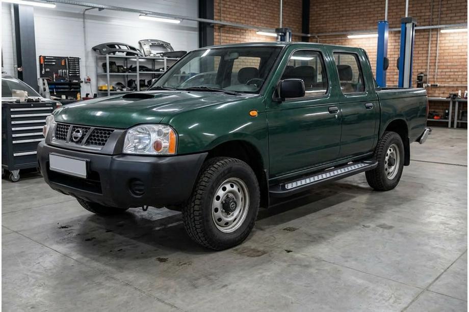 Nissan NP300 1999-2015 Seitenschweller New Vision Black (2 Stk., Aluminium) Image