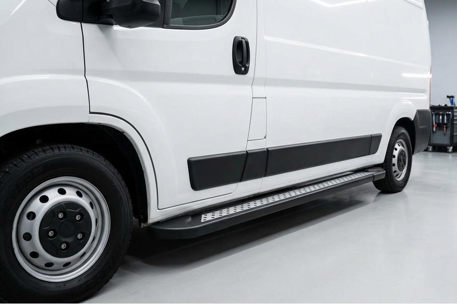 Peugeot Boxer 2006-2025 Seitenschweller New Vision Black (2 Stk., Aluminium) Image