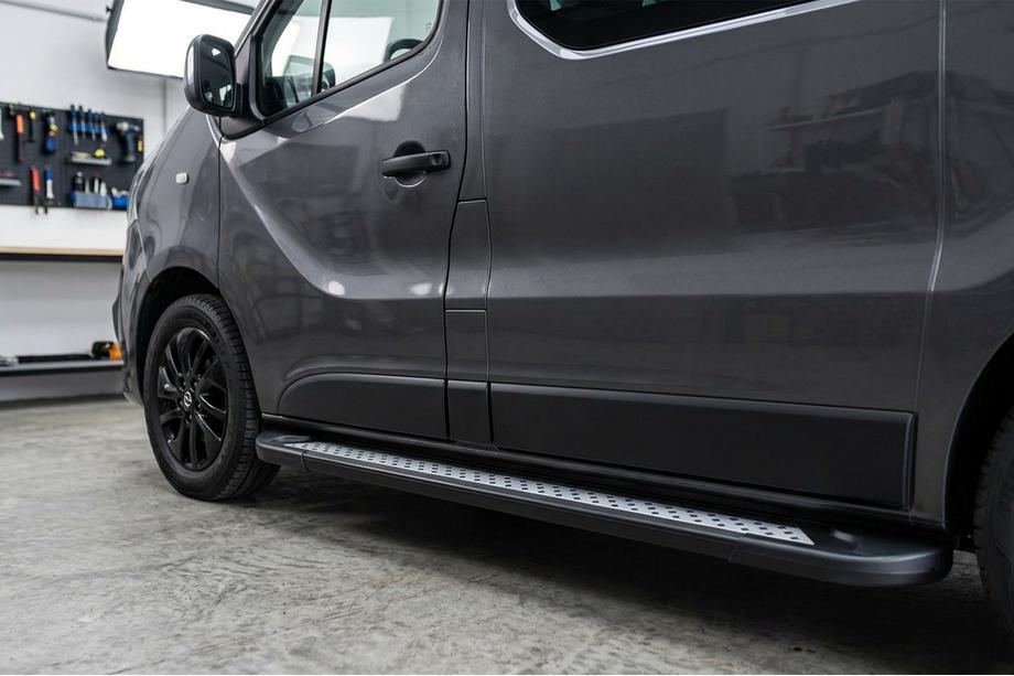 Renault Trafic 2015- Seitenschweller New Vision Black (2 Stk., Aluminium) Langer Radstand Image