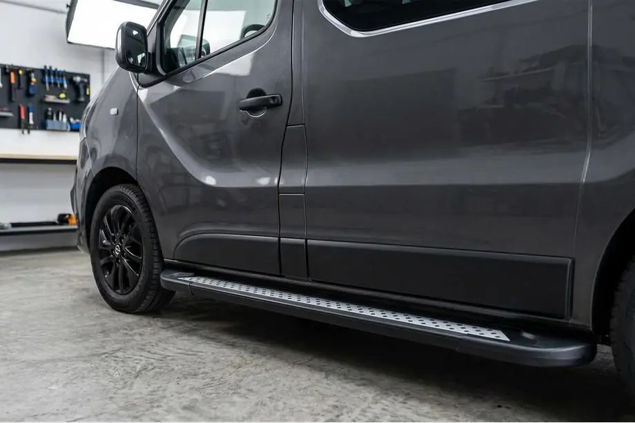 Renault Trafic 2015- Seitenschweller New Vision Black (2 Stk., Aluminium) Image