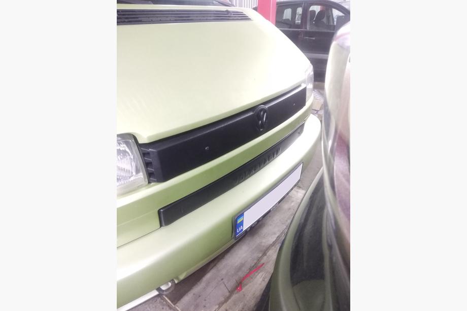 Volkswagen T4 Caravelle/Multivan 1990–2003 Winterabdeckung für Kühlergrill Glanzend fuer gerade Front Foto 2