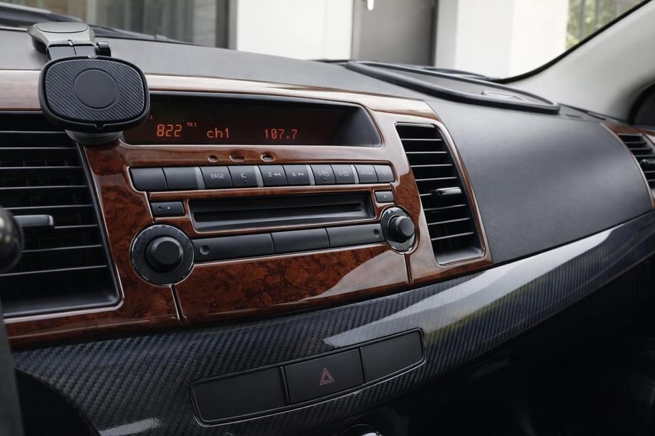 Mitsubishi Lancer X 2008- Armaturenbrett Abdeckungen (Meric) Image
