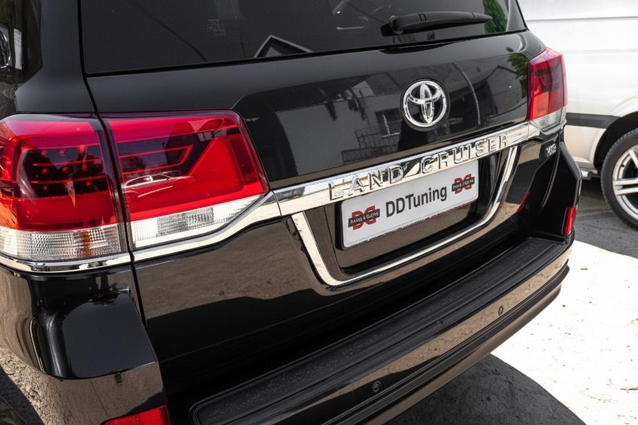 Toyota Land Cruiser 200 2007-2021 Kennzeichenhalter Standard Weiß Image