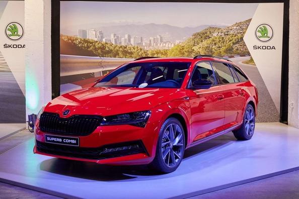 Neu gestaltete Version des Kombis Skoda Superb Combi