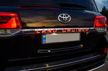 Toyota Land Cruiser 200 2007-2021 LED Leiste über dem Kennzeichen (2016+) Foto 3