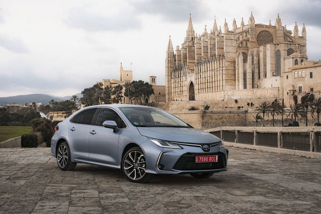 Die Hybrid-Limousine von Toyota Corolla