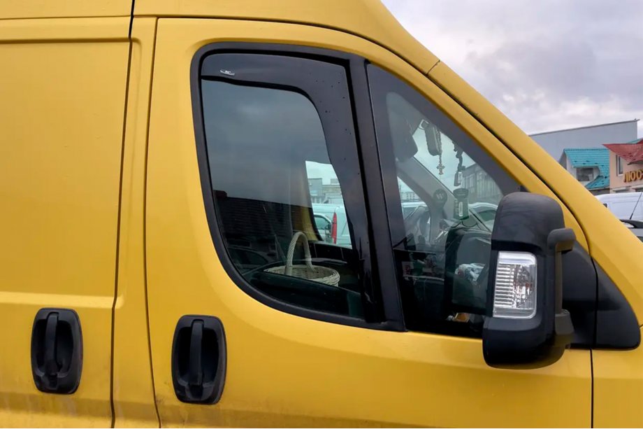 Fiat Ducato 2006-2025 Windabweiser zum Einstecken (2 Stk, HIC) Image