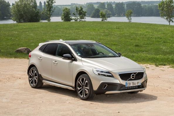 Geländemodifikation des Volvo V40 Cross Country Fließheck