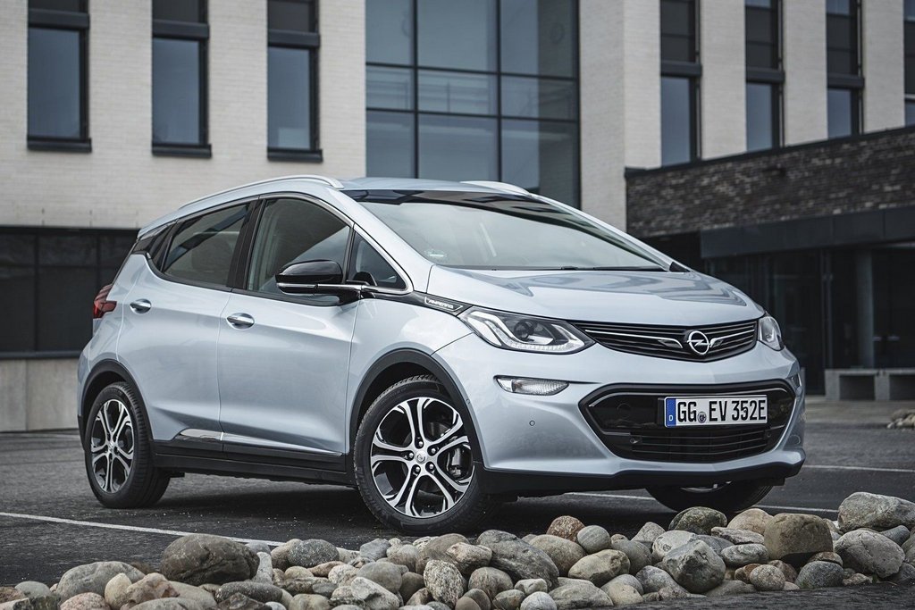 Überblick über elektrische kompakte Fließheck Opel Ampera-e