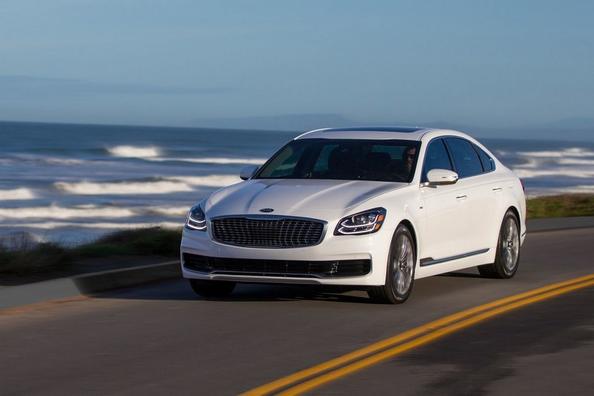 Die zweite Generation der Business-Limousine KIA K900