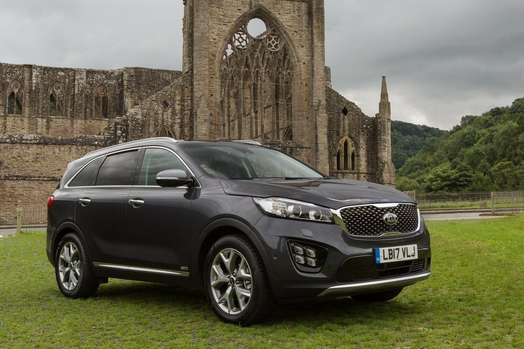 Durchsuchen Sie die aktualisierte Crossover KIA Sorento der Dritten Generation