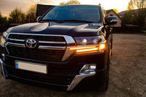 Toyota Land Cruiser 200 2007-2021 Scheinwerferblenden mit LED (2016↗) Foto 6